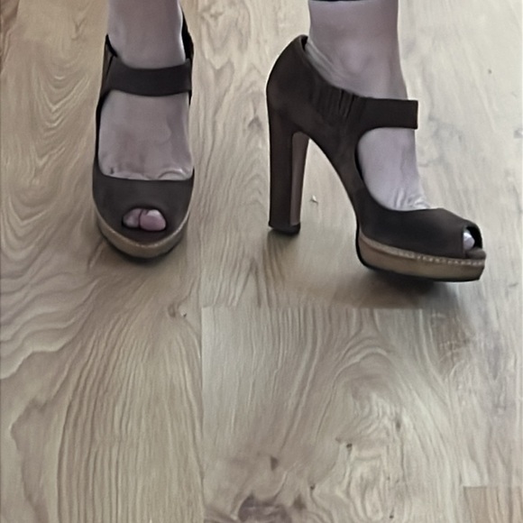 PRADA Sz 40 Brown Suede Rubber Platform Peep Toe Elastic Mary Jane 3.5” Heels - Picture 9 of 15